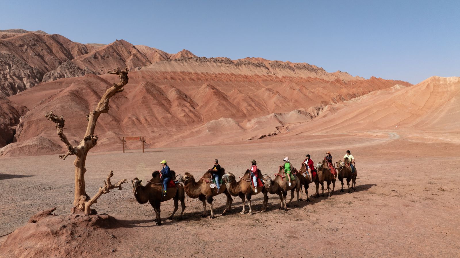 day-nui-hoa-diem-son-turpan-tan-cuong