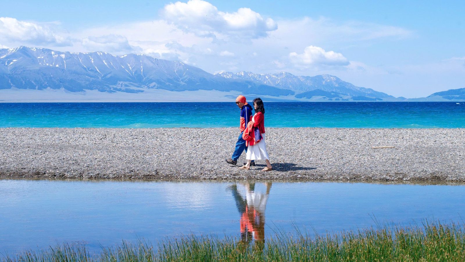 mau-nuoc-xanh-dac-trung-cua-ho-sayram